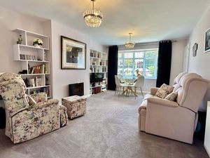 Lounge/Diner- click for photo gallery